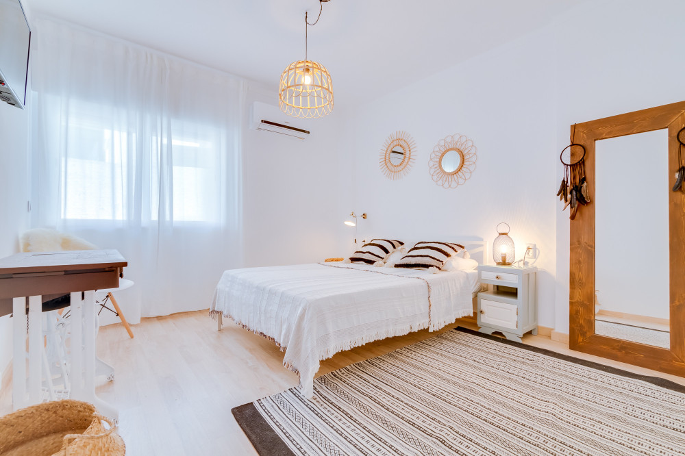 Charming En-Suite in downtown apartment