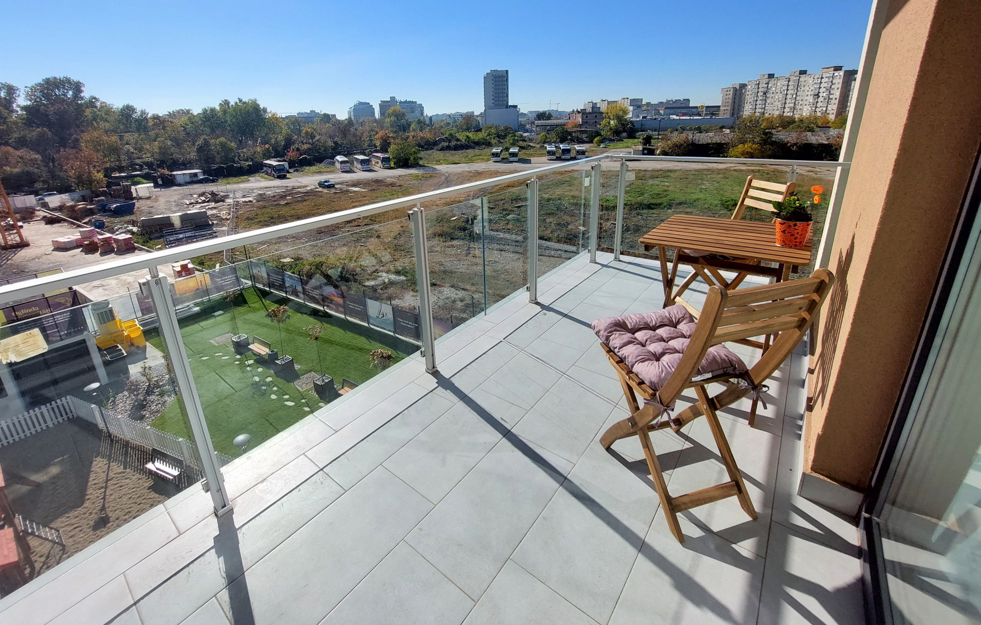 balcony towards the botanic park