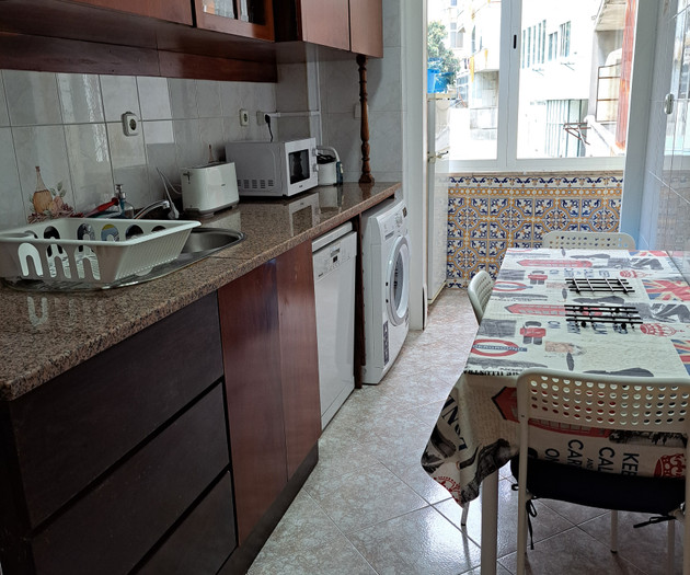 Private room for male only in Santa Apolónia