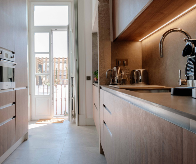 Your Lisbon Oasis: 3-Bed Apartment with Pool & Out