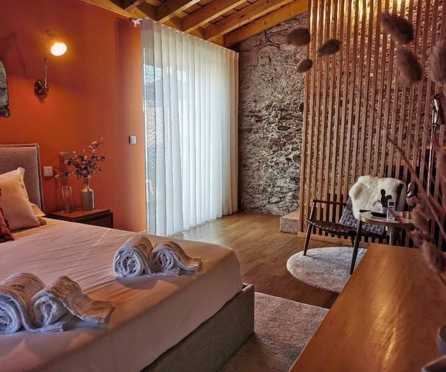 Luxury 5‑Bedroom Villa with Pool and Garden
