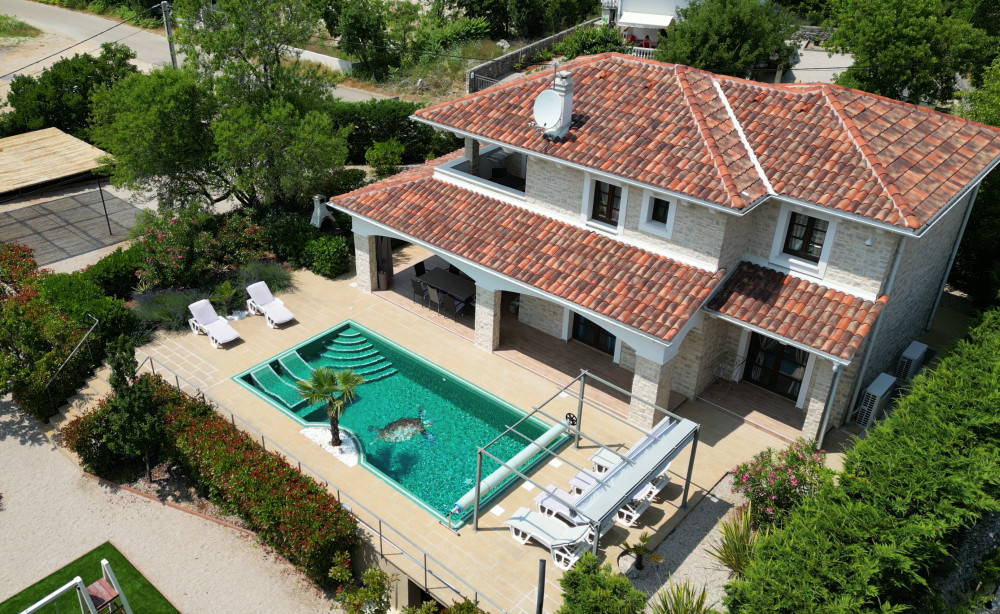 Villa CECILIA: 5* stone house, heated indoor pool