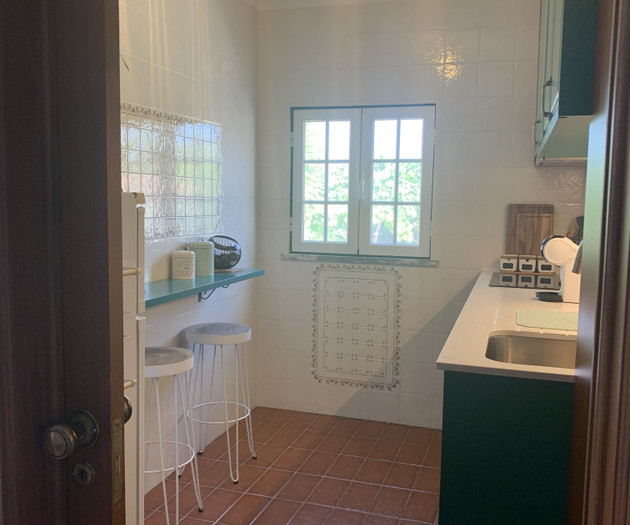 Furnished 1-Bedroom Retreat Near Óbidos | All-Incl