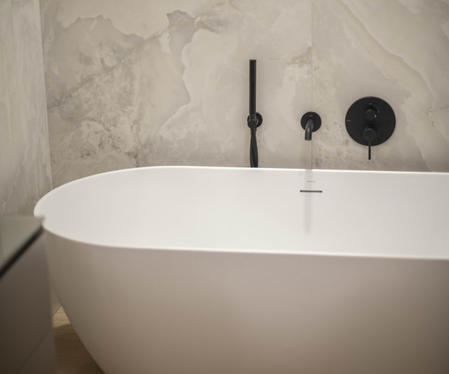 Freestanding bathtub detail