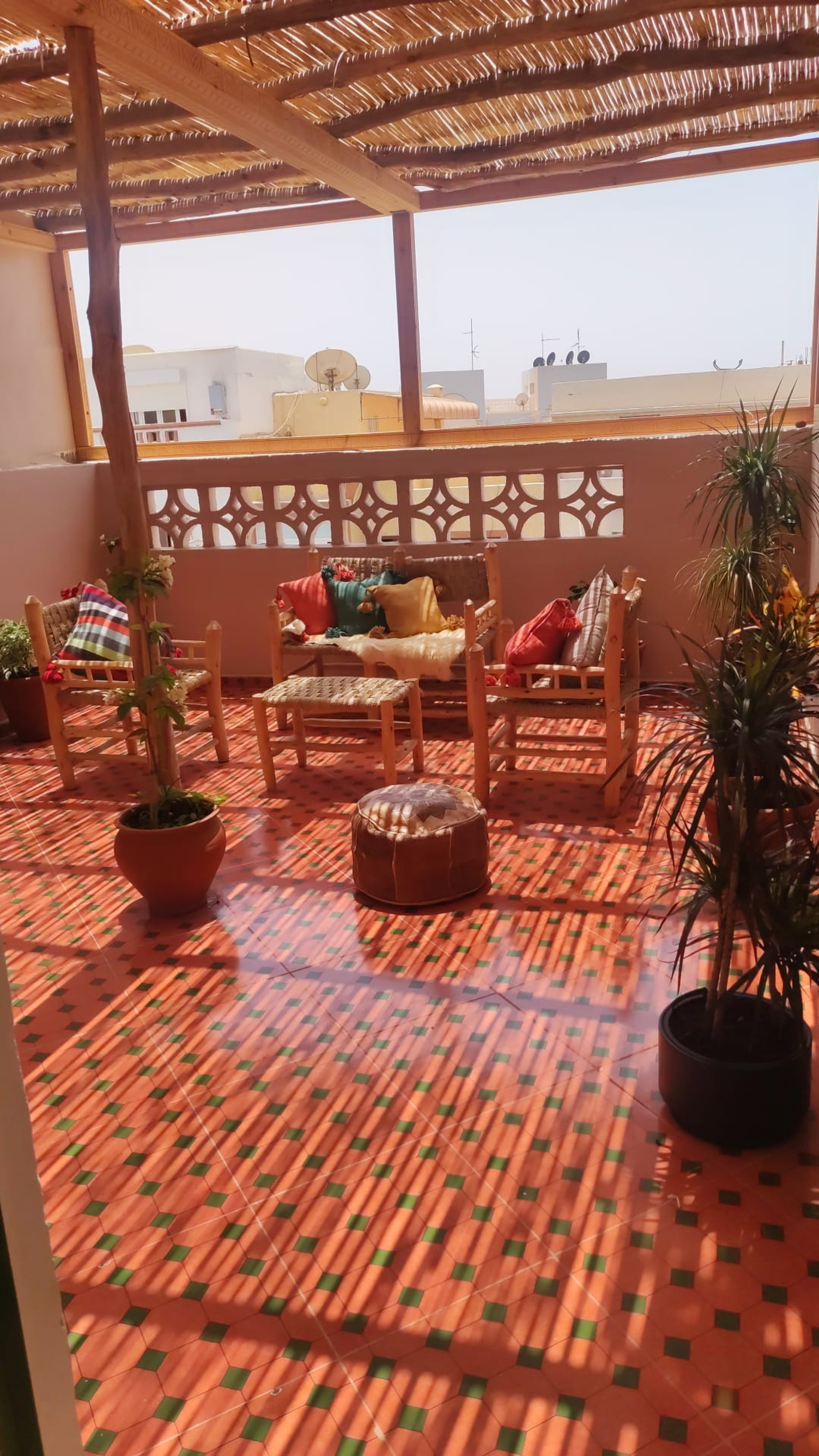 Furnished shared terrace