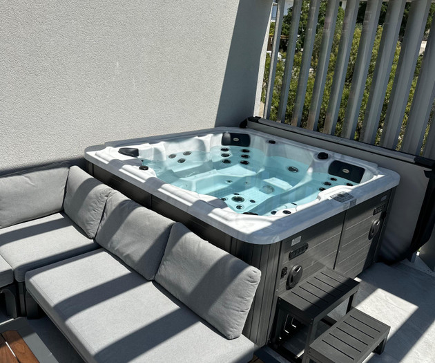 Penthouse Soll 100m from sea