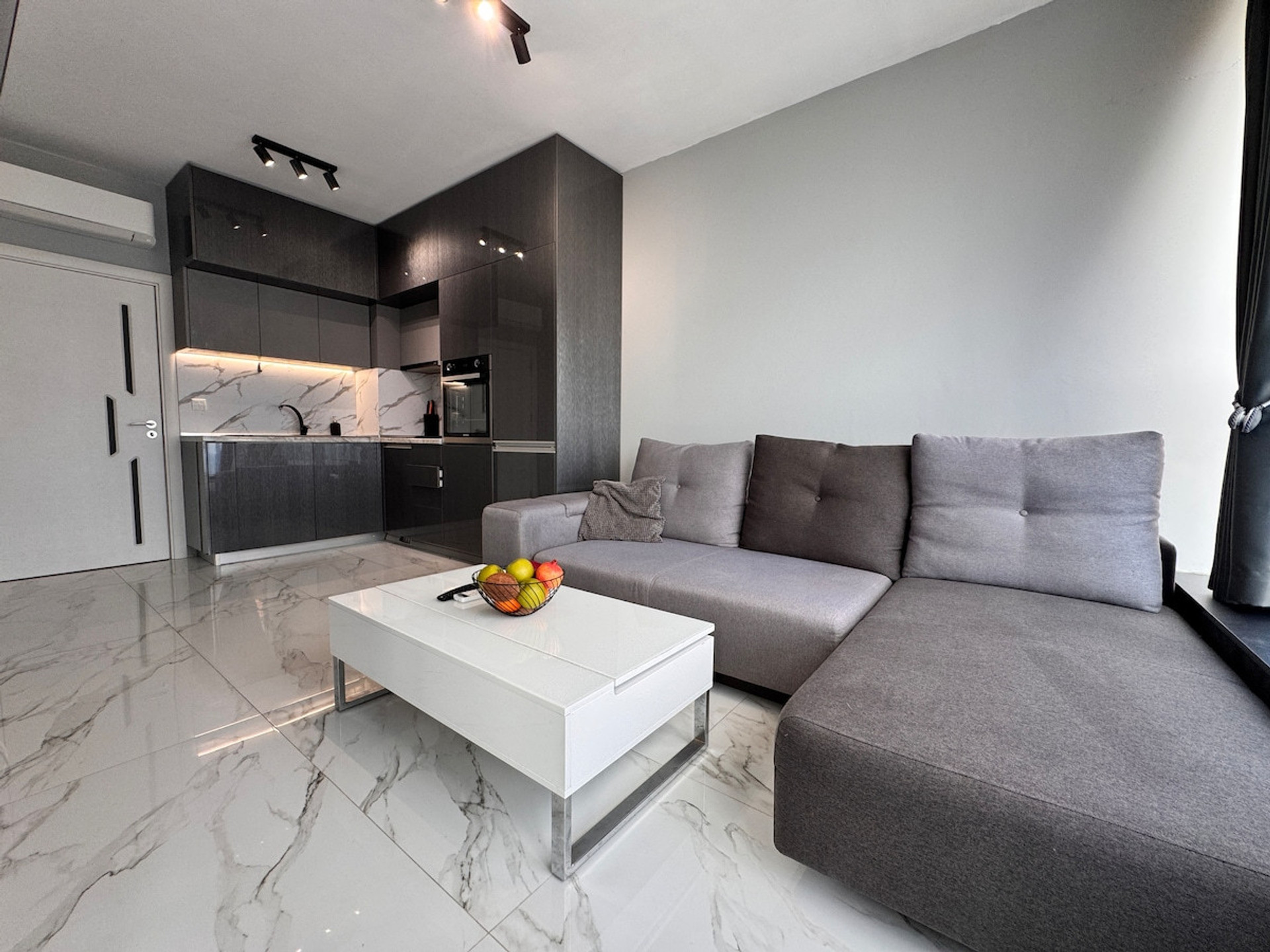 Living room image 1