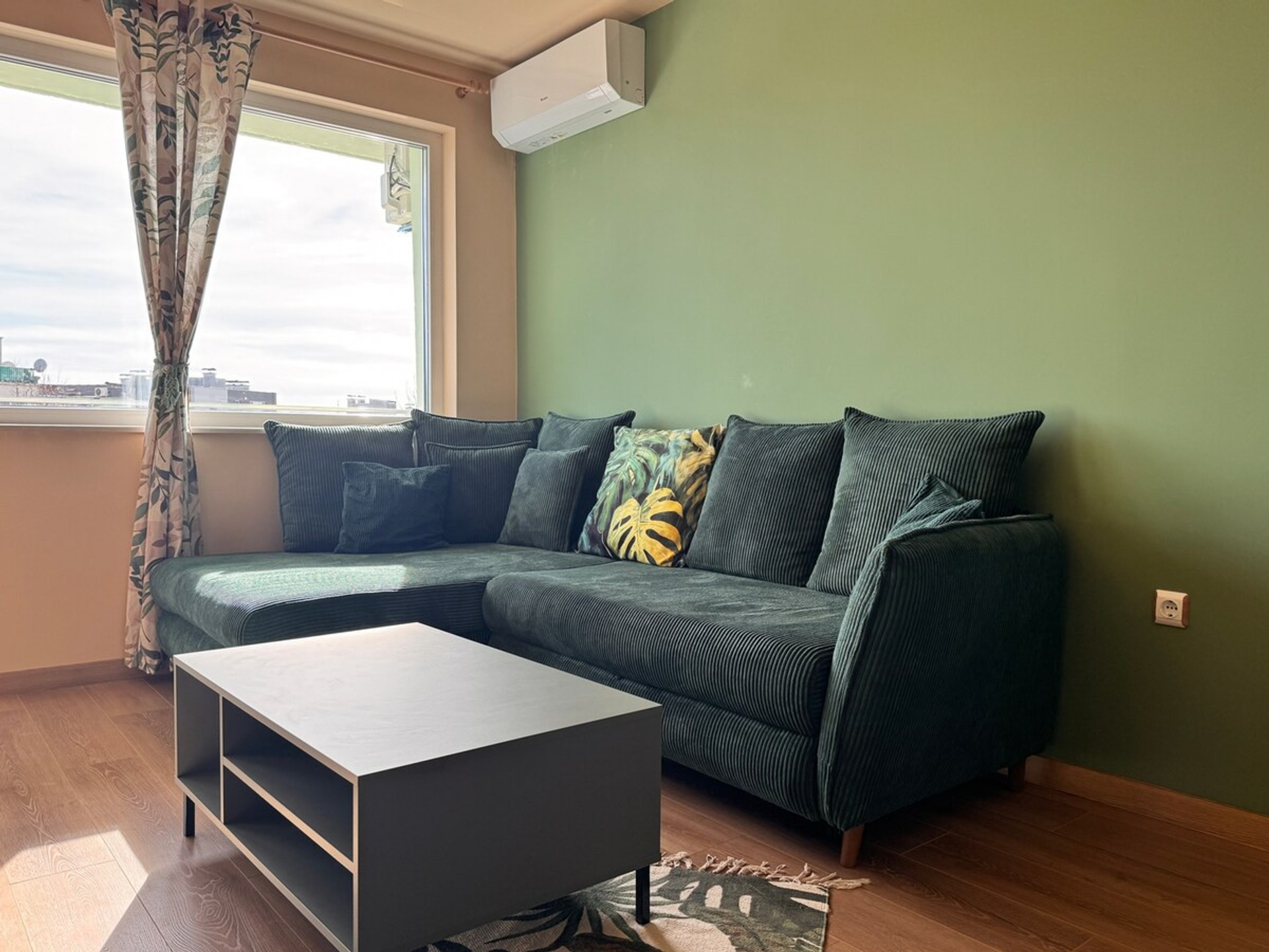 Living room image 2