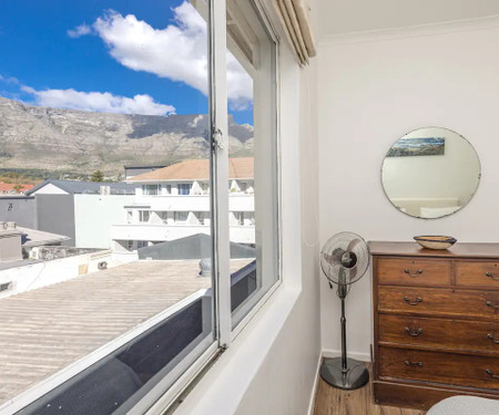 Sunny Mountain Views on Kloof Street (2bedroom)