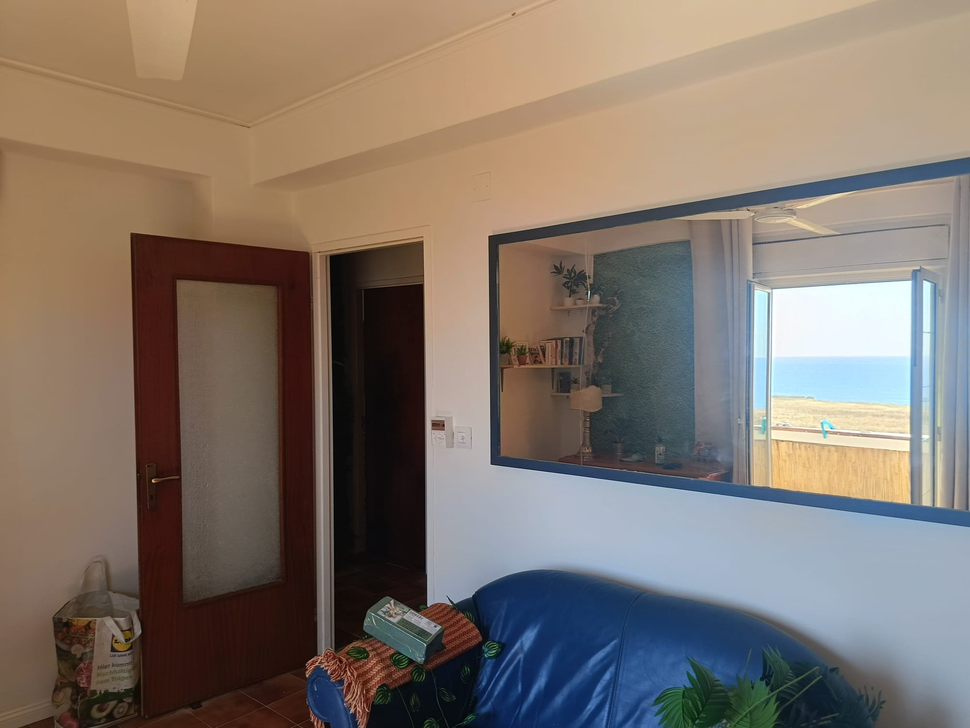 Living room with sea view mirror