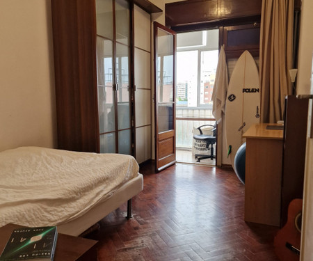 Room in 3 bedroom apartment