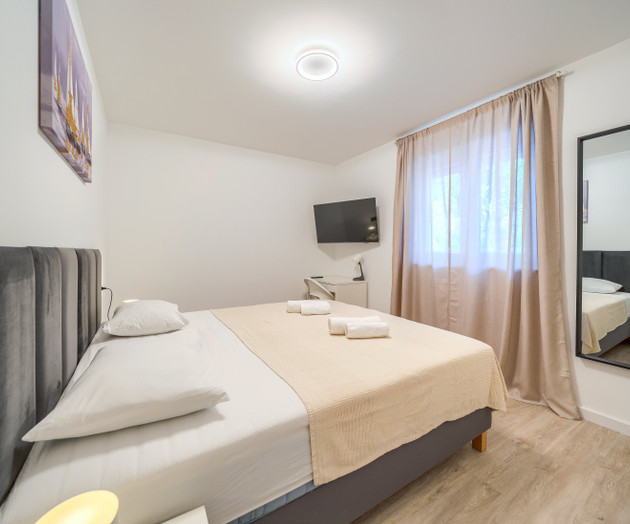 Highland Split Apartments - Unit 2