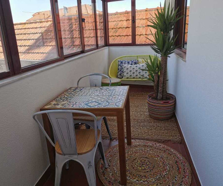 1BR flat with parking and sunroom @ Porto