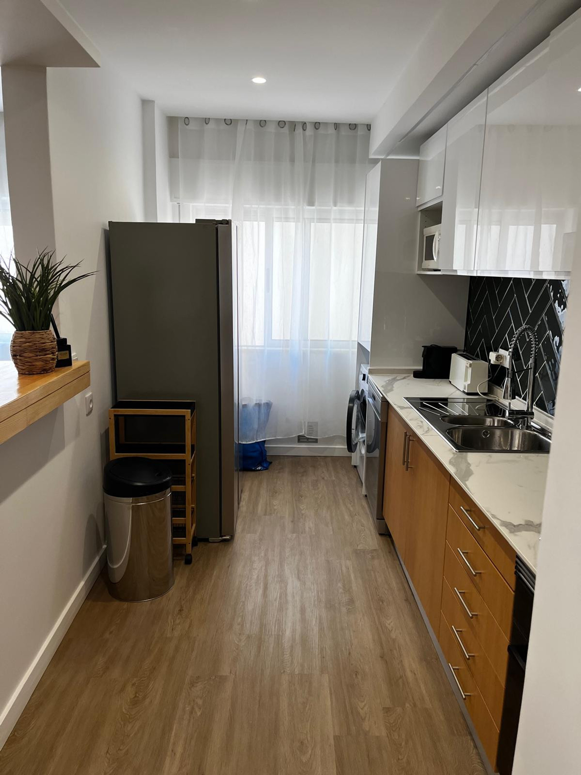 Full kitchen