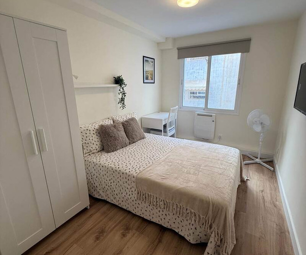 Double bedroom with private bathroom