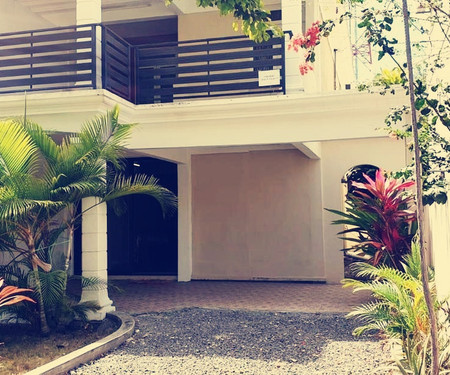 3-bedroom Duplex Seaview beach access flic en flac