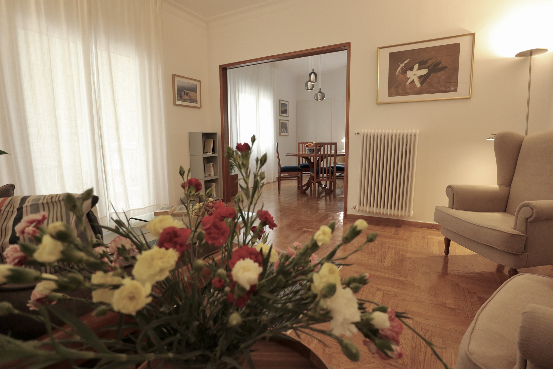 Living room and dinning room view