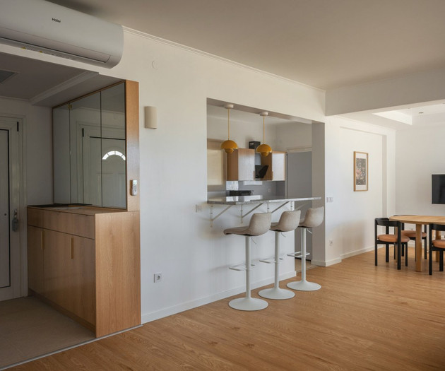 Loft em penthouse com lareira e vista para o oceano
