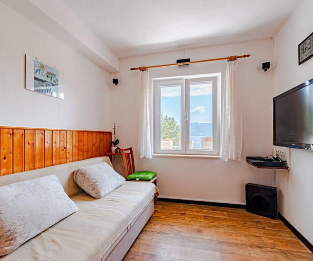 A1 apartment next to the beach, with the sea view