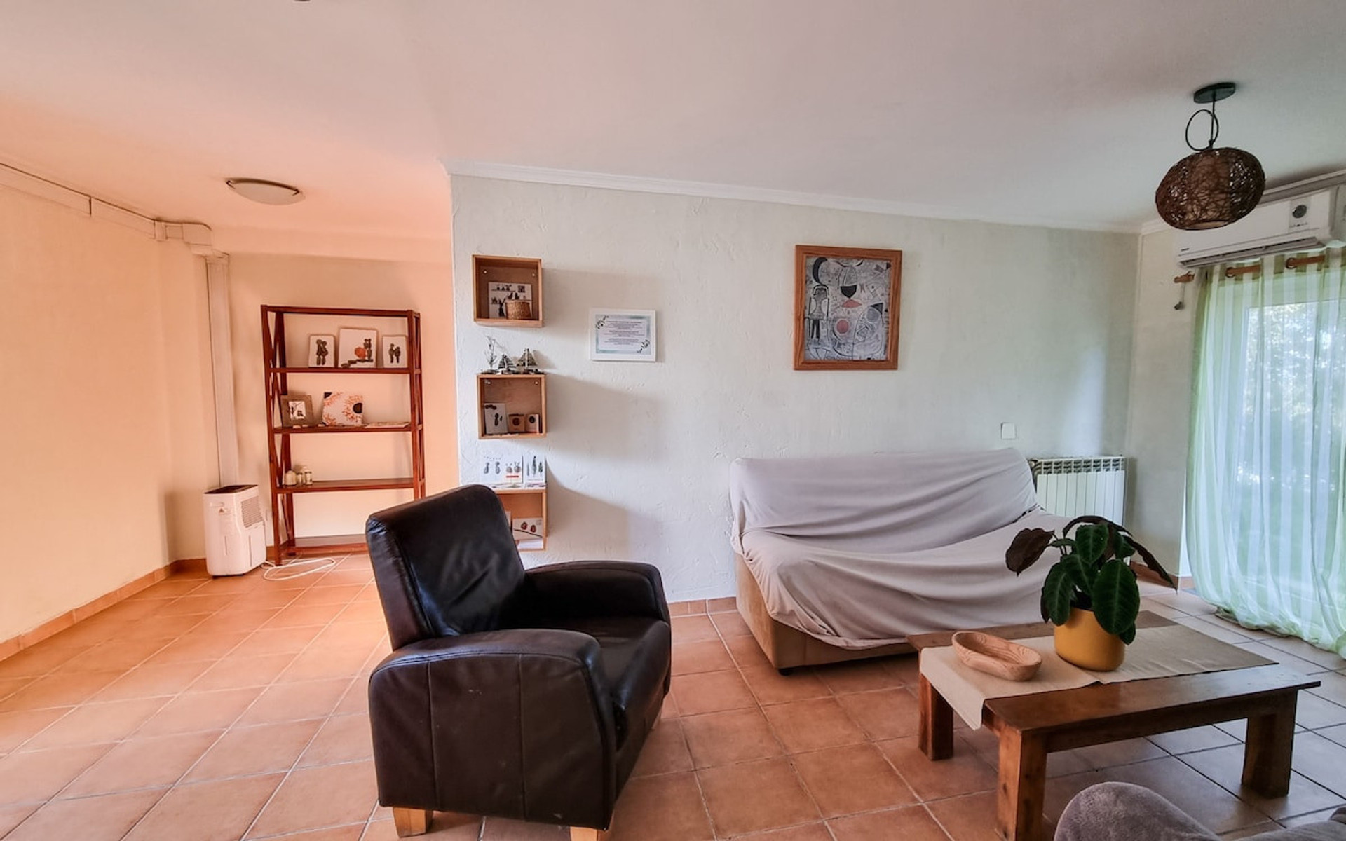 Living room image 3