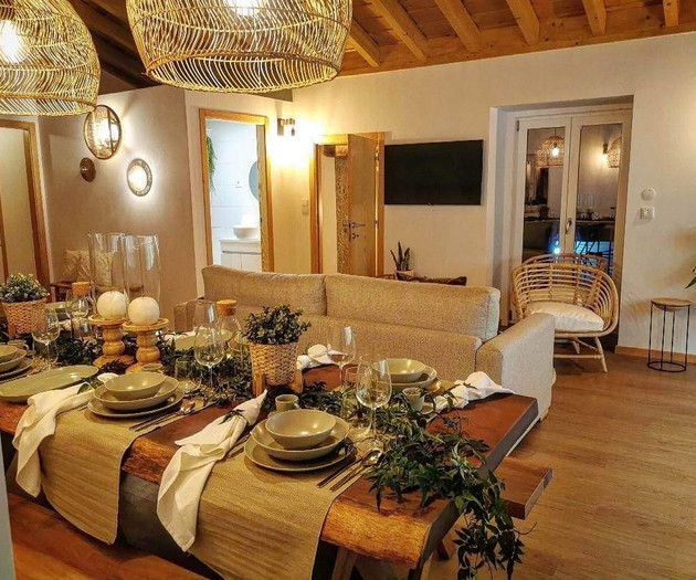 Luxury 5‑Bedroom Villa with Pool and Garden