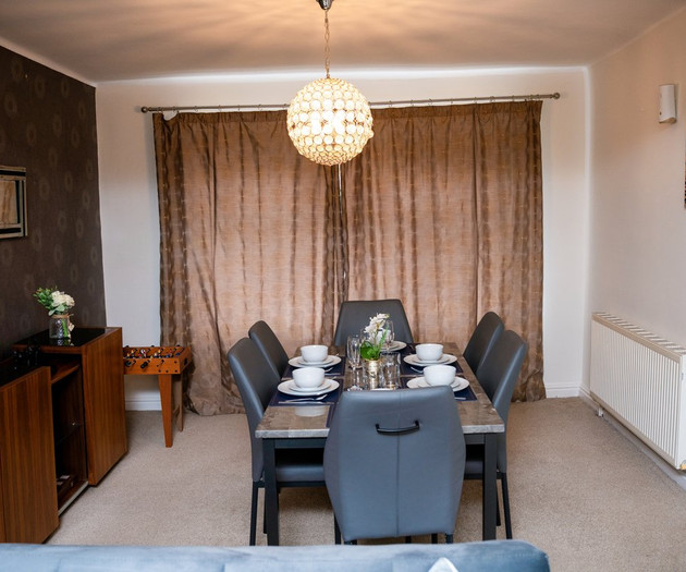 Modern & Spacious 4-Bedroom Residence in Crumpsall