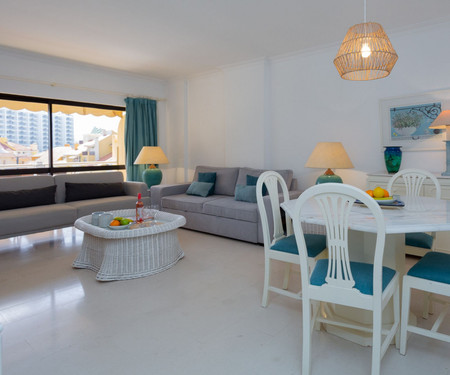 2BDR W/ Pool - 5min from beach by LovelyStay