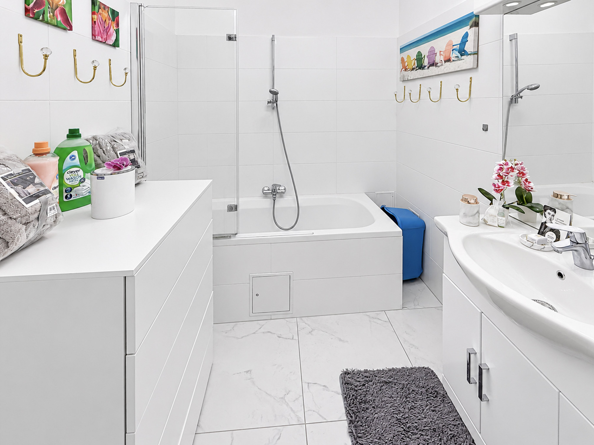 Bright bathroom with bathtub
