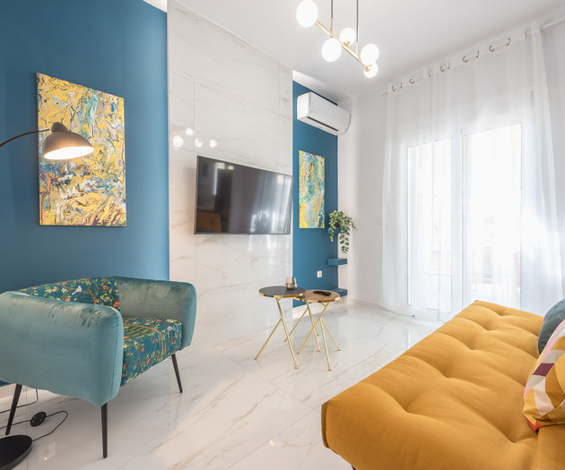 Huge Balcony with pergola 200m metro