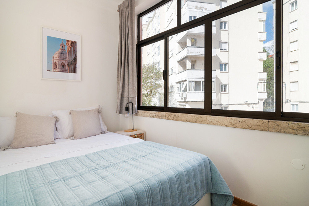 Bright Baixa Room | Private Bathroom | Local Host preview