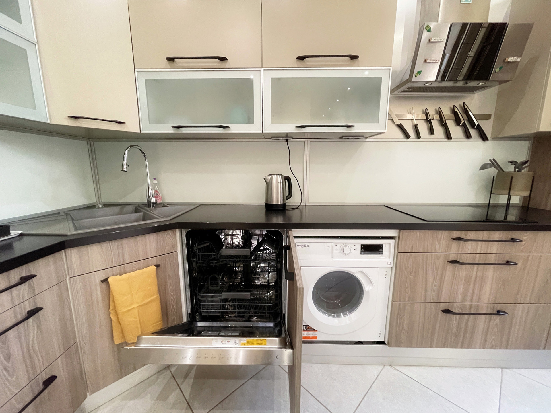 Dishwasher and washing machine in the kitchen
