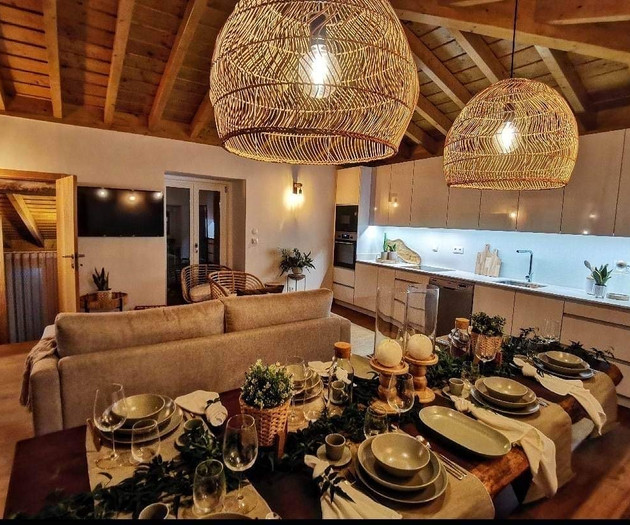 Luxury 5‑Bedroom Villa with Pool and Garden