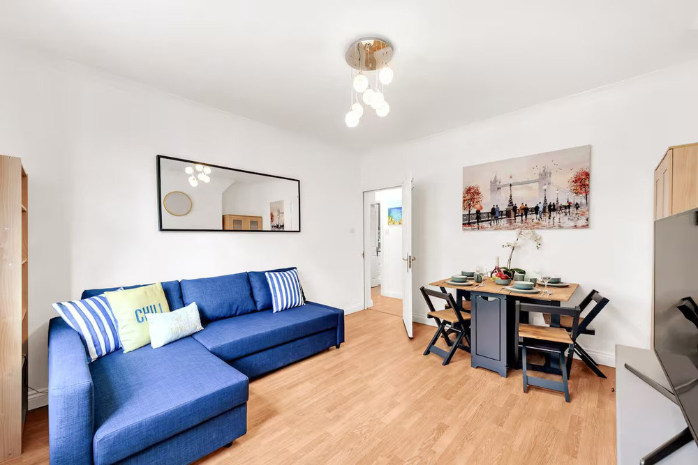 Next to Hammersmith Apollo + Tube | Top Location preview