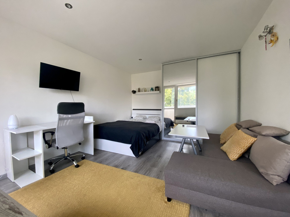 Apartment with Terrace, 15 min to Center preview