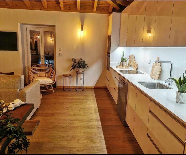 Luxury 5‑Bedroom Villa with Pool and Garden