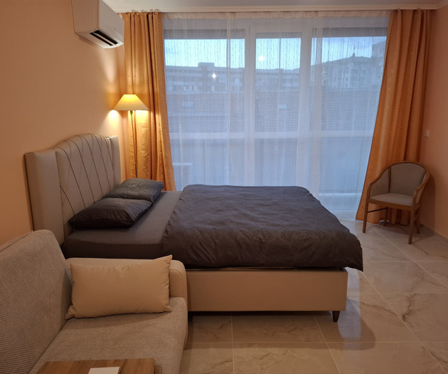 Light studio with balcony close to sea and center