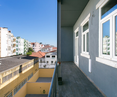 Fantastic Apartment w/ Balcony - Center of Lisbon