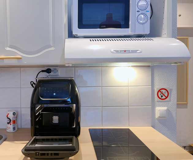 Top-Floor Studio - City Center - Fast WiFi