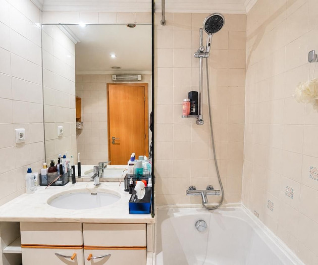 1 Bedroom Apartment with Balcony & Metro