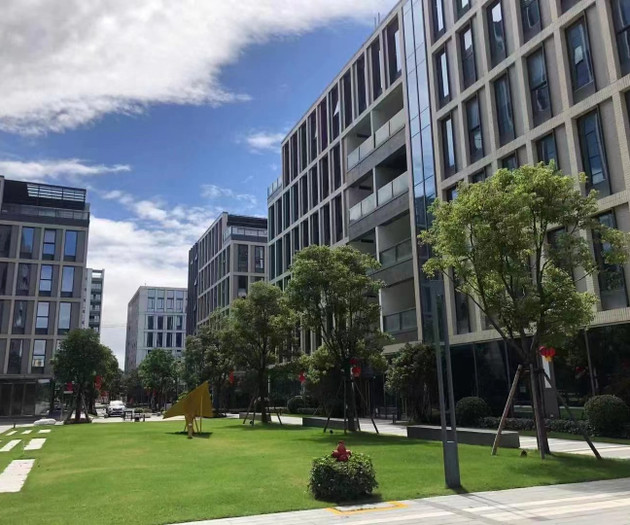 Cozy ,super clean  apartment  near metro  station