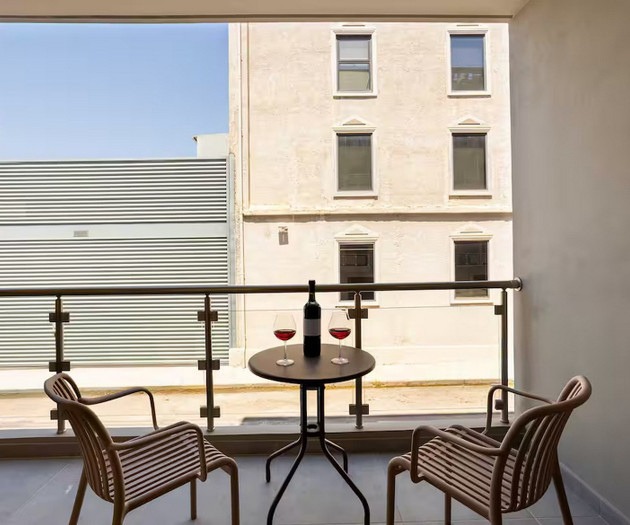 Modern Flat with Private Parking & Huge Terrace