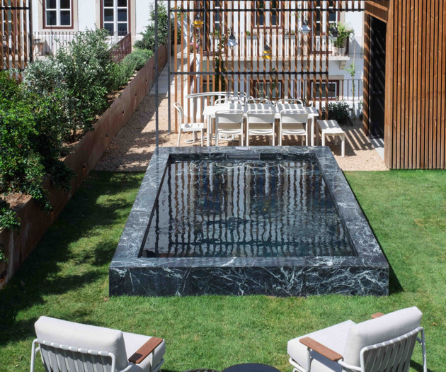 Your Lisbon Oasis: 3-Bed Apartment with Pool & Out