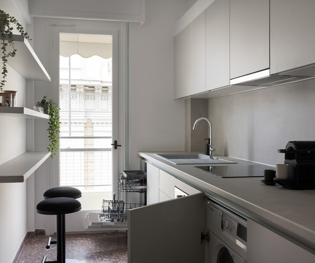 The full equipped kitchen