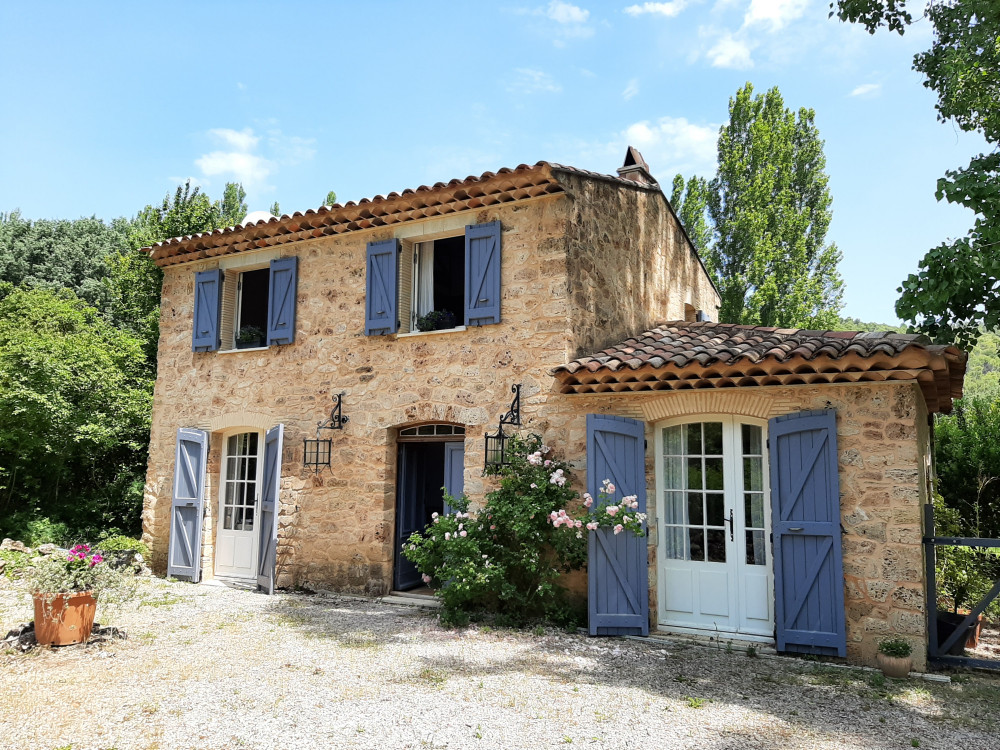 Charming stone cottage with pool in Provence preview