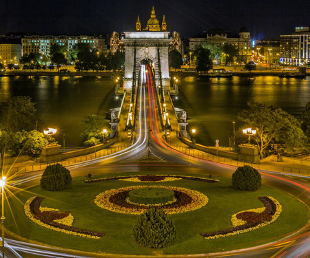 STUDIO FLAT NEXT TO PARLAMENT & BASILICA