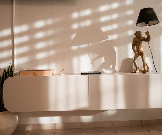 ATOM | Minimal Apartment with Parking & WiFi