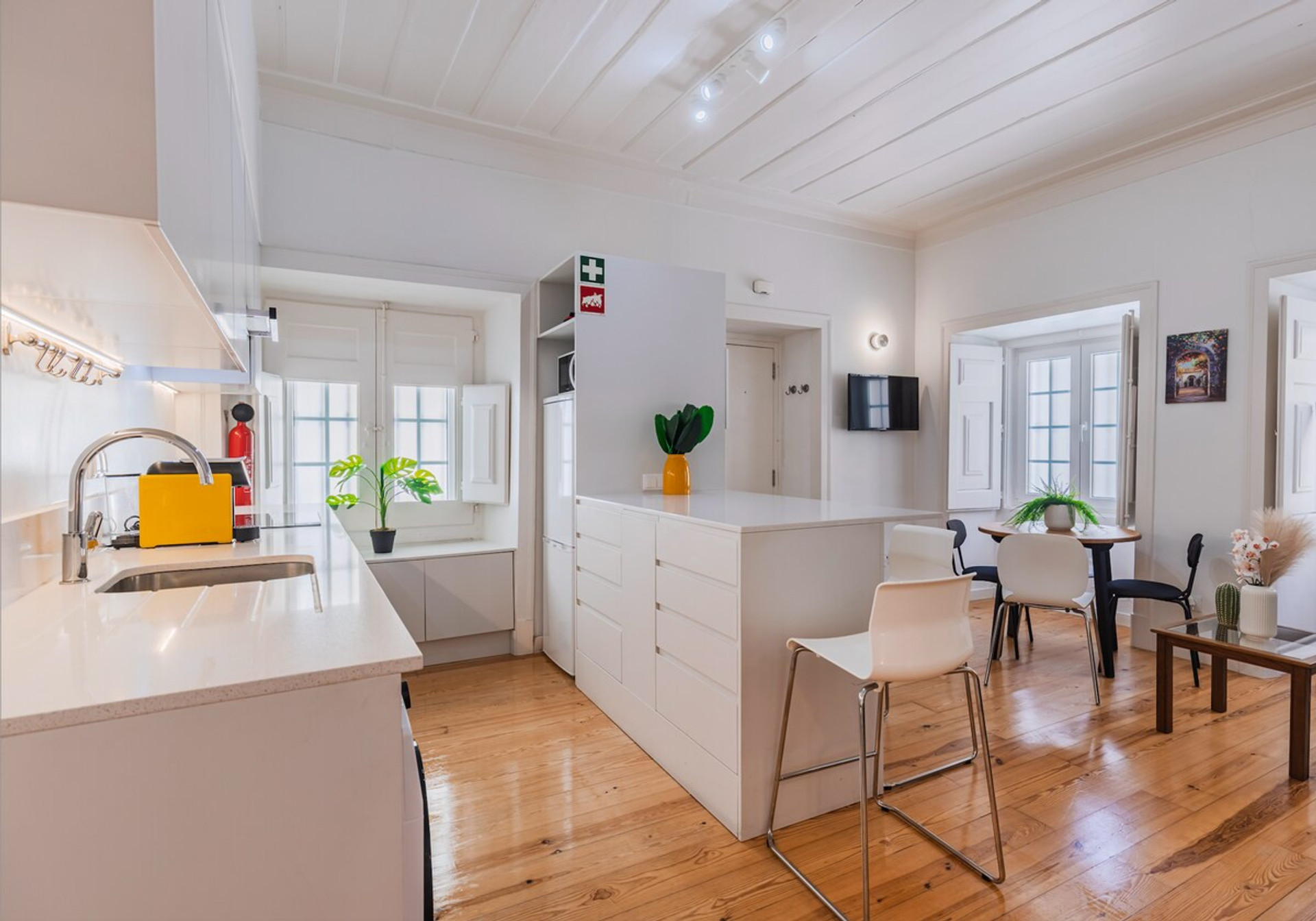 Full kitchen image 6