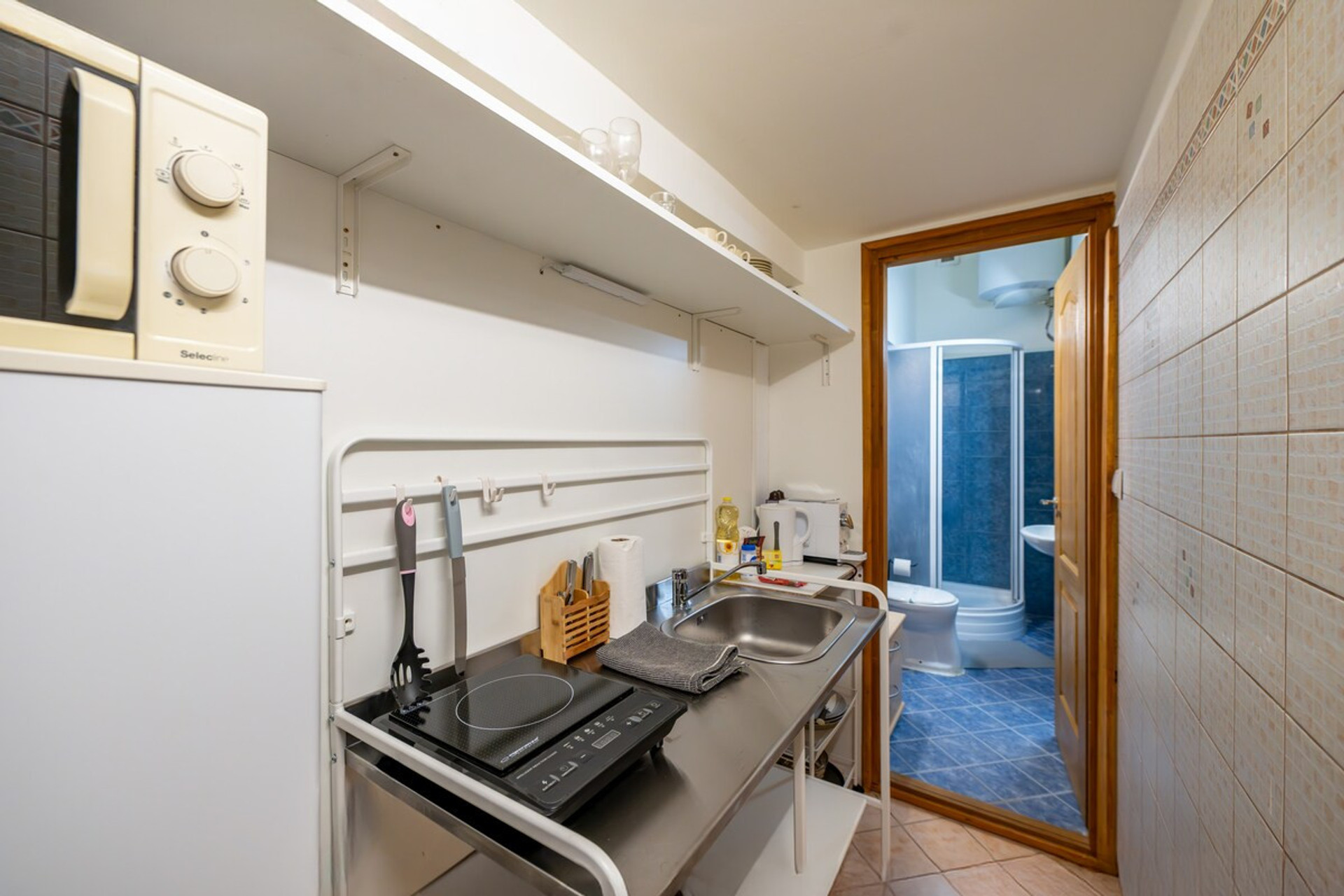 Full kitchen image 1