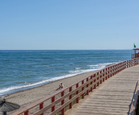 Beachfront flat in Mi Capricho. Marbella