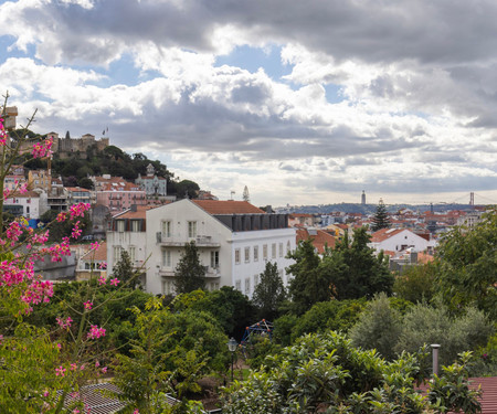 2BDR Charming Apartment in Graça by LovelyStay